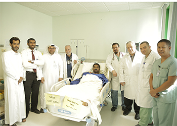 فريق طبي في مستشفى الملك عبدالعزيز بالأحساء ينجح في تخليص مريض من مرض نادر